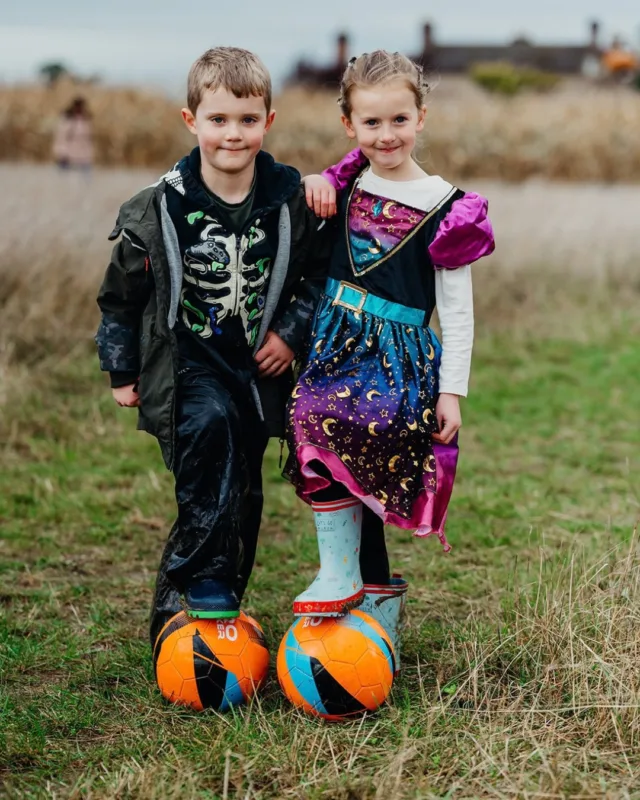 Get dressed up...

Did you know we will have a costume parade every day during Spookyard? 

Wear your spookiest outfits - parents too- and join in the fun! 👻