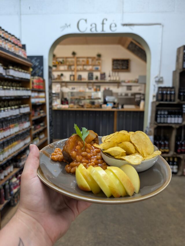Have you seen our new kids' menu in the cafe? 👀

With breakfast and lunch options available, the whole family can enjoy a visit to Over Farm this summer 🌞