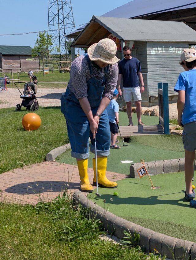 On the farm this weekend 🌞

🍓 Strawberries are back! Head to the website to book your free slot and join us in the patch
🌭 The farm shop, deli, butchers and cafe will be open all weekend, ready with iced drinks and BBQ supplies galore!
🦎 Roaming Reptiles is visiting Countryside Adventure for our final weekend of May Half Term - tickets are still available on the website!

We look forward to seeing you all soon 🤩