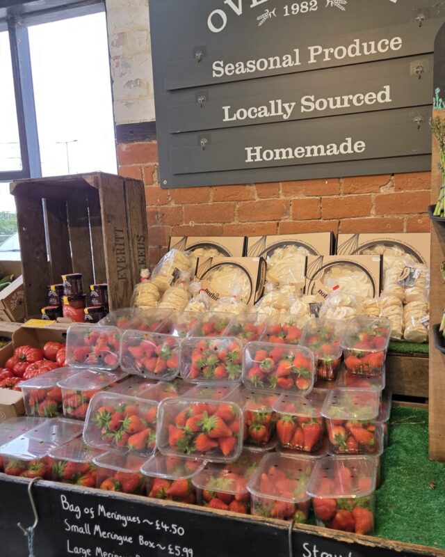 While our strawberries might not be ready for picking just yet, we have had a delivery from our friends at Siddington Farm in Ledbury! 🍓

Tom Houlbrooke and his family have been farming and growing strawberries just up the road in Herefordshire for over 80 years. 

Available in our shop while stocks last 😍