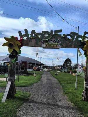 The farm park has been given an easter makeover! Are you joining us? 🐰 Easter egg hunts with the Easter bunny 🐰 Live entertainment including Marky Jay's Variety Show and Circus Skills with Loz Hoops 🐰 Mystery trail with a prize for every child 🐰 Bouncing pillows 🐰 Animal trail 🐰 Quad train 🐰 Mini golf 🐰 Easter crafts 🐰 Face painters 🐰 Duck racing 🐰 Oodles of outdoor fun! Find out exactly what's on each day on our website and book your tickets now 🎟️