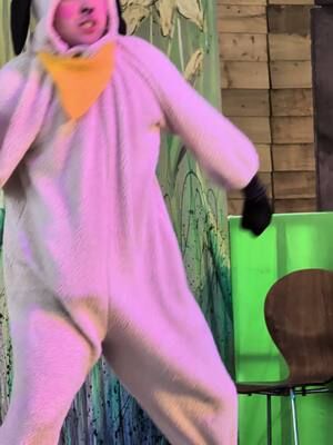 It's day three of the Barnyard Bonanza at our Easter Eggstravaganza, and trust us when we say you don't want to miss out! 🤩 Show times: 🐮 11 am - Barnyard Bonanza 🐥 12 pm - Springing Singing Show 🐑 1 pm - Barnyard Bonanza 🐮 2 pm - Springing Singing Show 🐥 3 pm Barnyard Bonanza But that's not all, you will also catch your farmyard favourites popping up around the park for their baaaaaaa-reoke and animal antics! 🎤 Get those tickets before arrival slots sell out 🐮🎟️