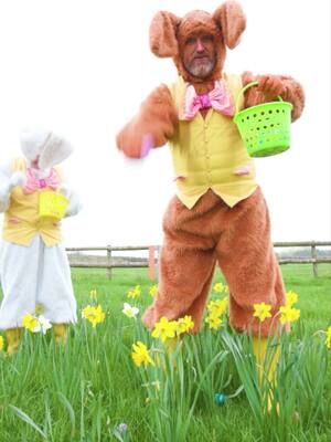 Easter egg hunts start today! 🐰🐰 Want to be one of the first to find the eggs and win your Easter egg? 👀 Not only will the real easter bunnies be at the farm, so will their farmyard friends for a Barnyard Bonanza 🐮🐥🐑 Don't miss out and get your tickets sorted - we are on track to sell out this weekend 🤯🎟️